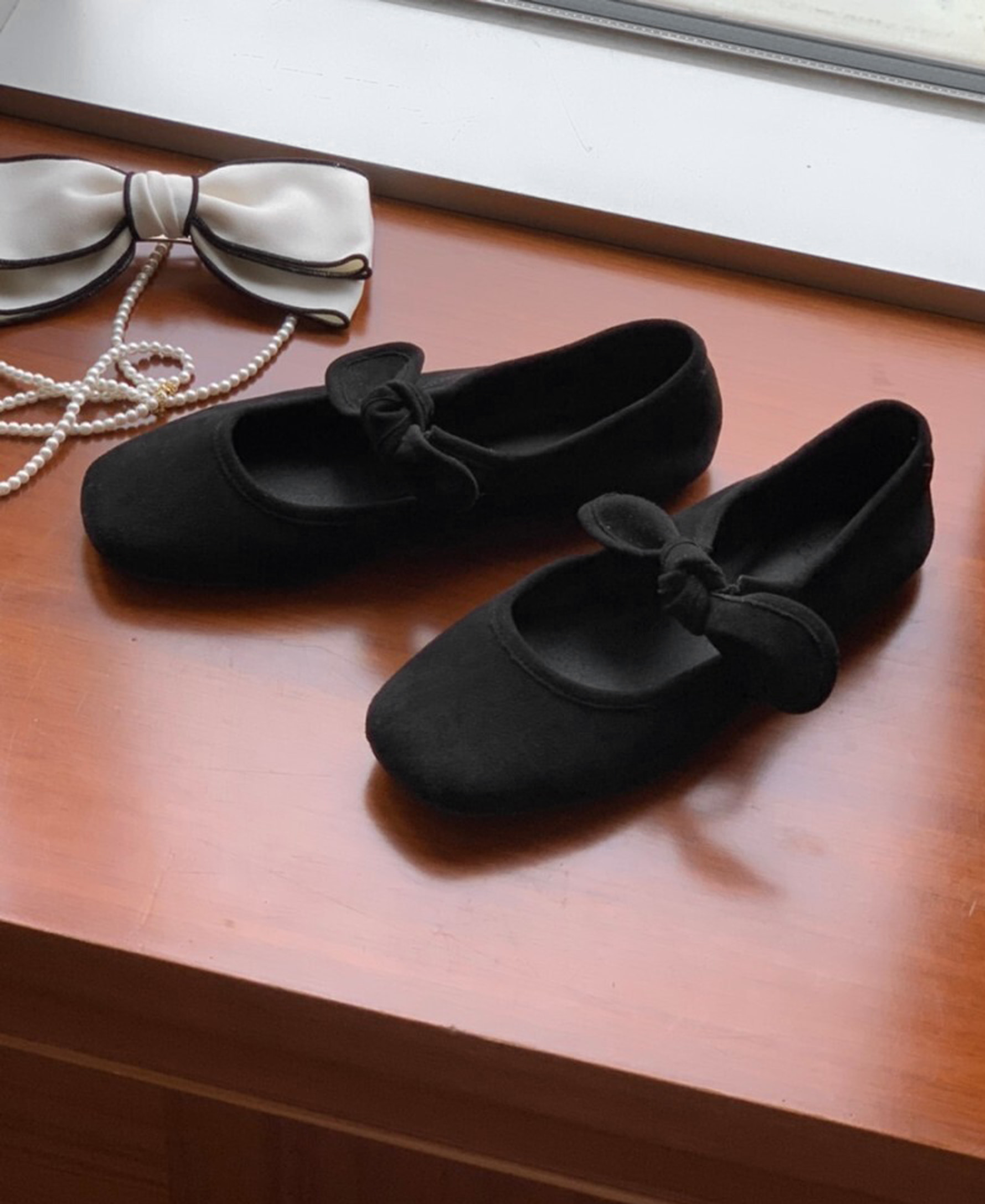 suede ribbon flat shoes